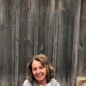 Meet your Posher, Lois